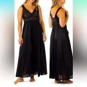 Shadowline Silhouette Lace Bodice Long Nightgown, Like new, Bridal Collection, M